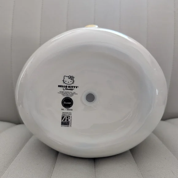 Hello Kitty Ceramic Planter - Picture 2 of 4